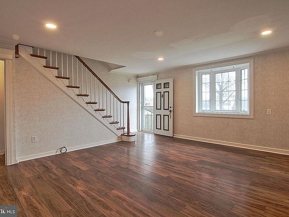 3rd image of 951 Grosstown Rd