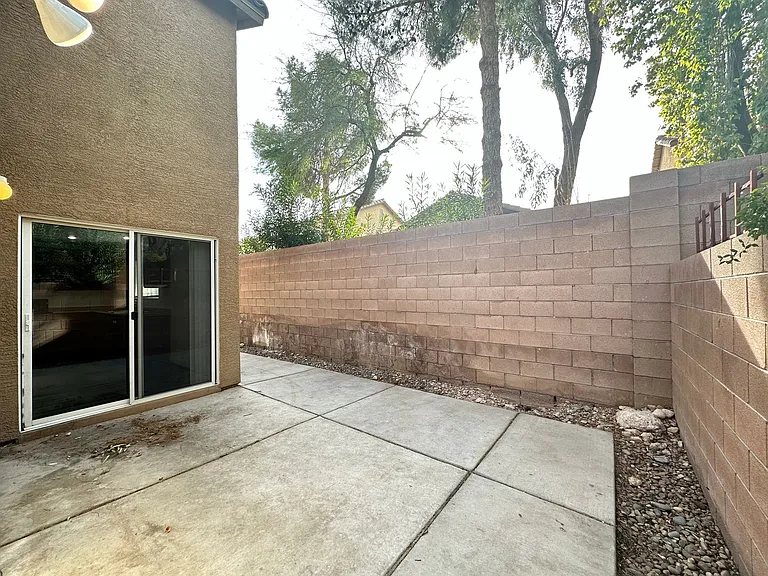 4859 Golden Shimmer Ave — Photo 18