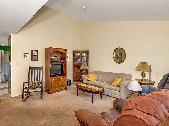 4th image of 187 Strathmore Gate Dr