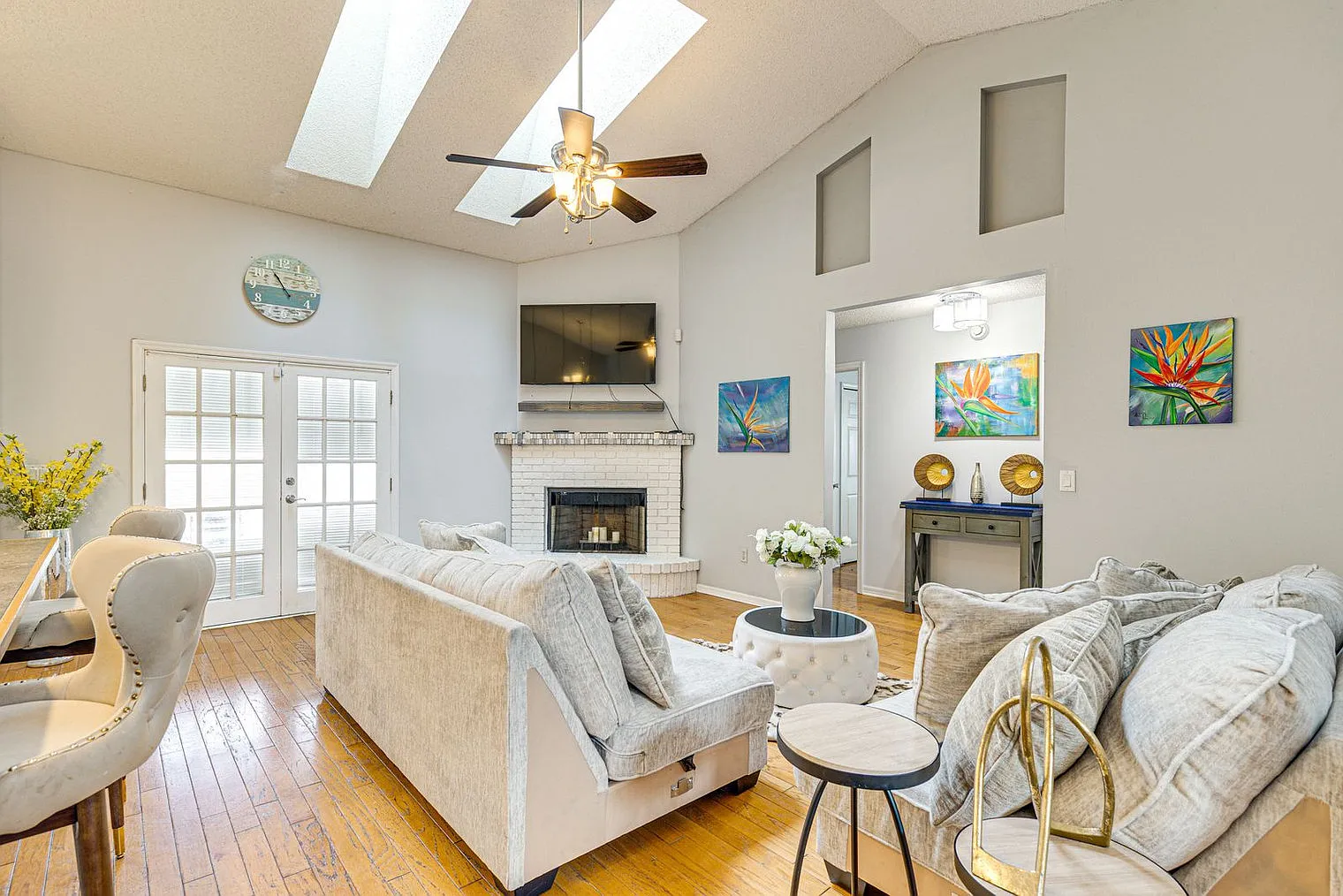 4 bed, 3.0 bath, 2744 sqft, $5,056 — Photo 4