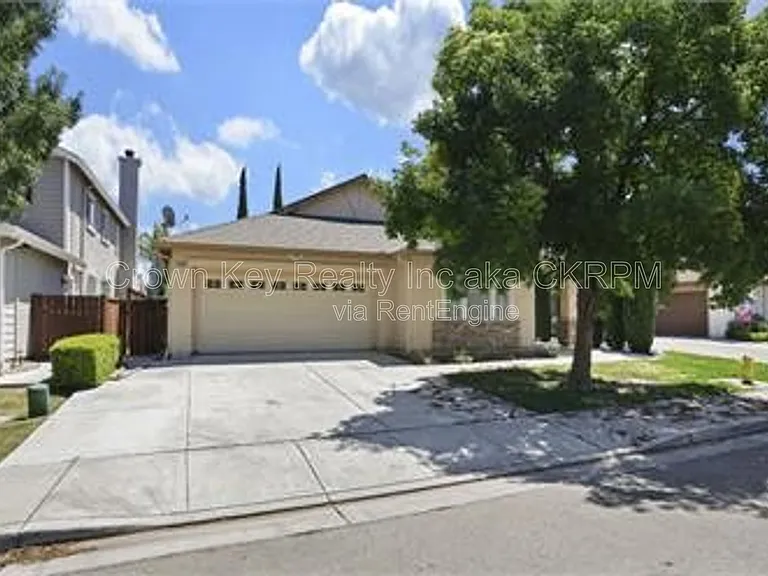 1844 Oswego Ct — Photo 2