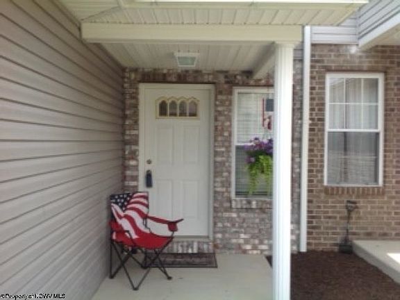 3rd image of 201 Olympic Ln
