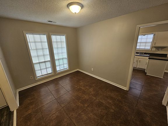 4th image of 6856 Starkenburg Ln