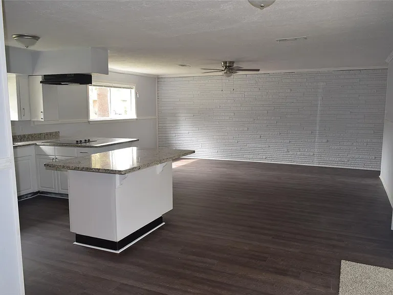 9902 Tolman St — Photo 13