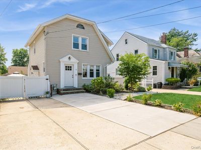 42 Stuart Avenue, Malverne, NY, 11565