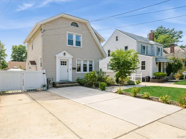 42 Stuart Avenue, Malverne, NY 11565