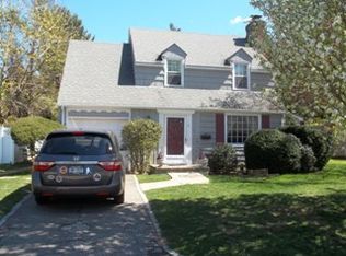 31 West Ct, Roslyn Heights, NY 11577