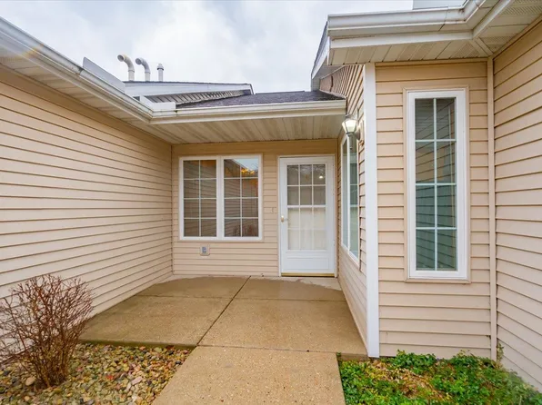 712 Creek Edge Dr #2, Deforest, WI 53532