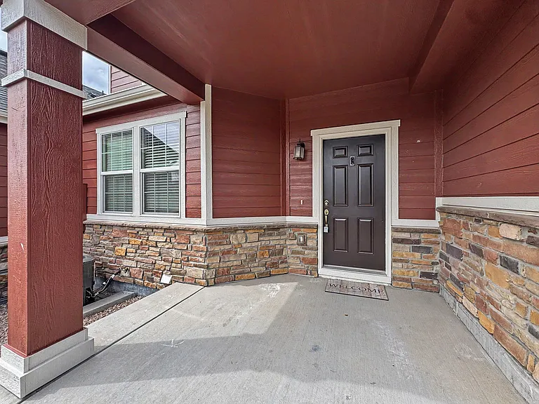 5493 Cross Creek Dr — Photo 2