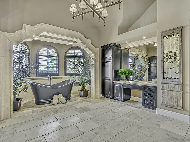 Primary Bath/Spa