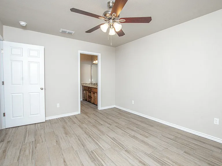 2551 Leroy Ln #B — Photo 14