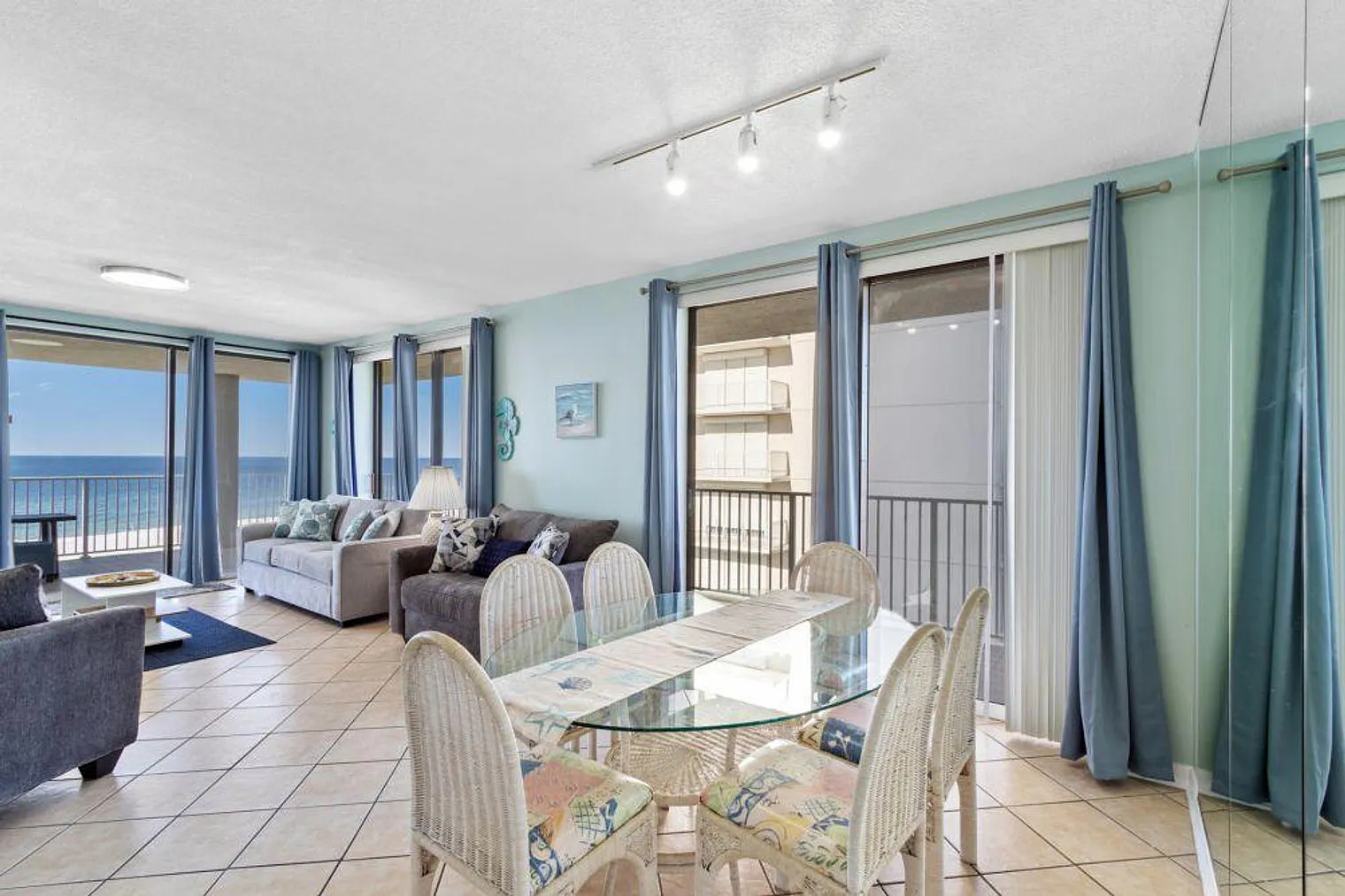 3 bed, 2.0 bath, 1259 sqft, $3,301 — Photo 2