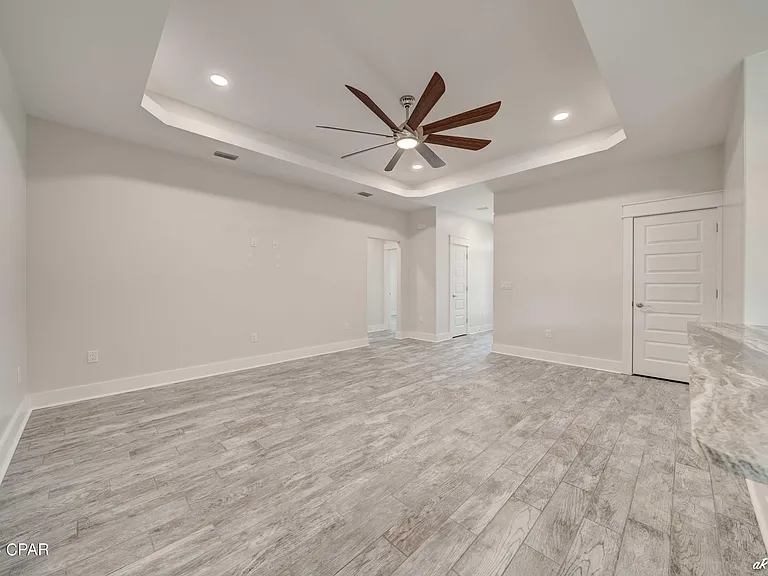 4217 Catherine St — Photo 19