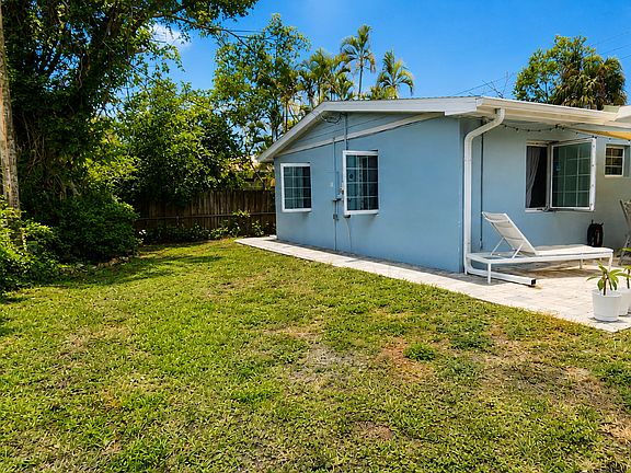5th image of 3949 Maxine St