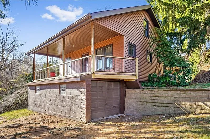 243 6th Ave photo 1