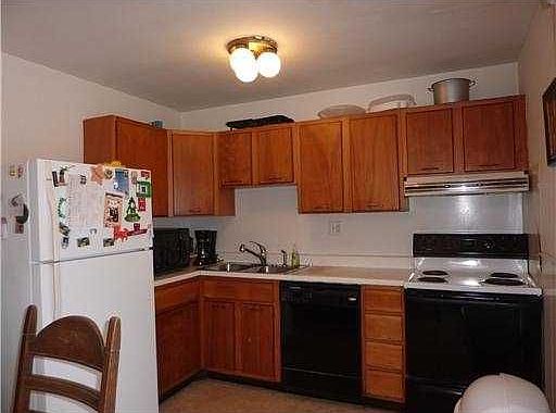 4th image of 310 Pinewood Ave