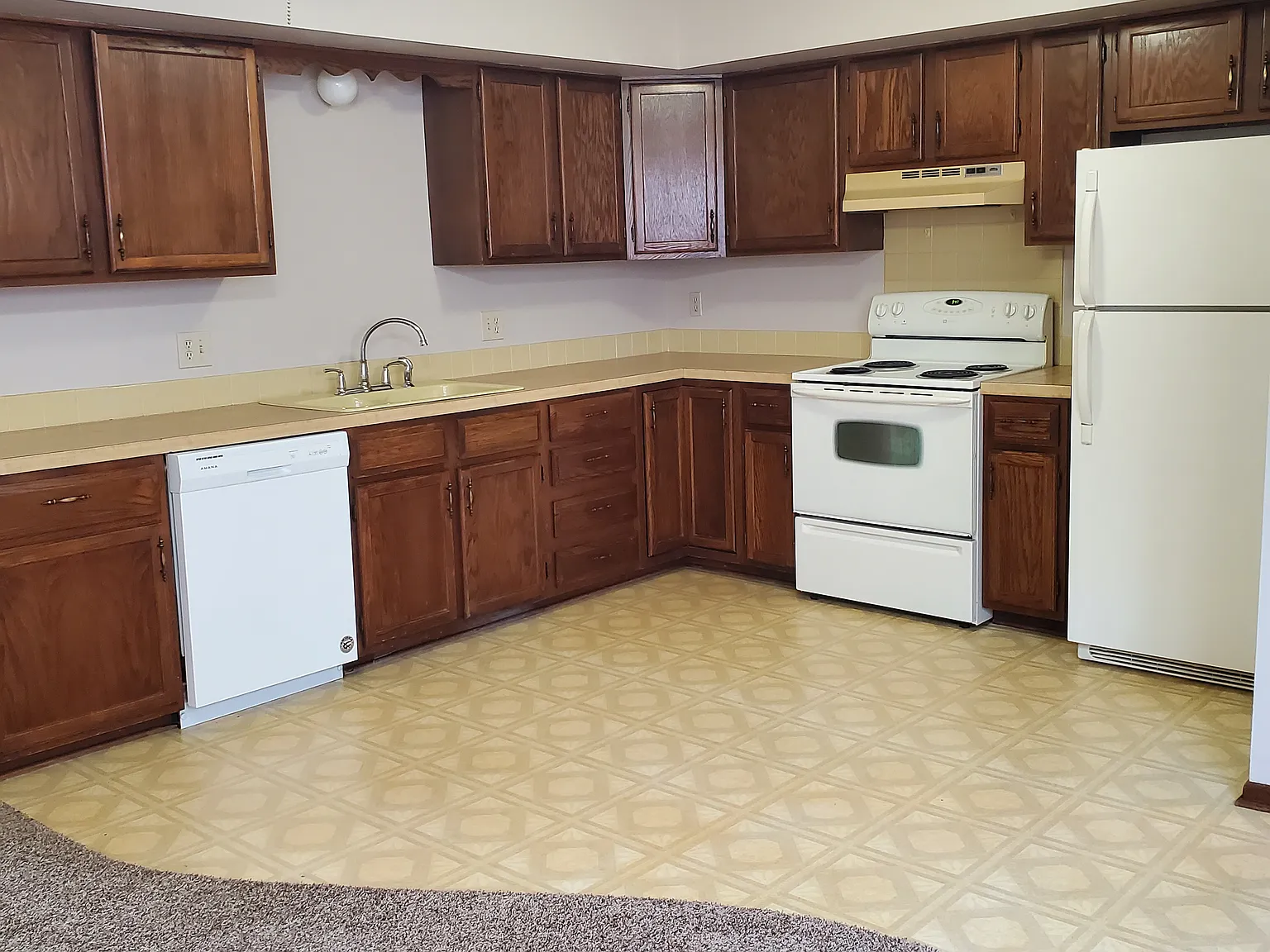 3 bed, 1.5 bath, 1216 sqft, $1,350 — Photo 3