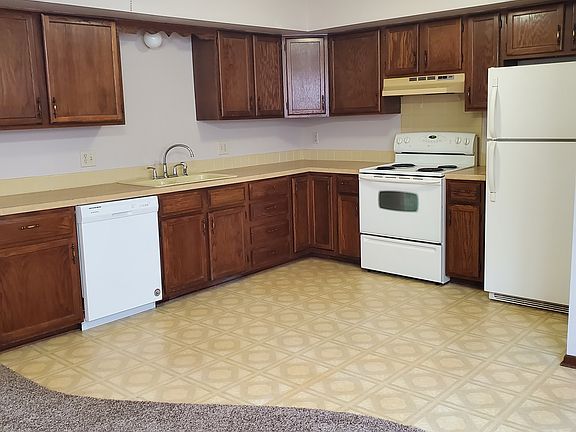 3rd image of 423 Loomis Ave