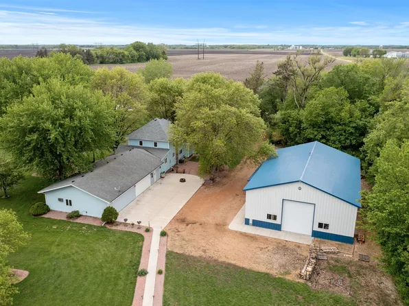 31047 221st Ave, Le Center, MN 56057