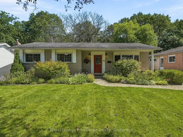 36 Parkview Hts, Quinte West, ON K8V 5L7