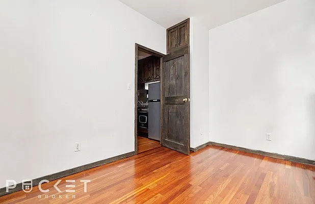 Rented by PocketBroker Inc | media 21