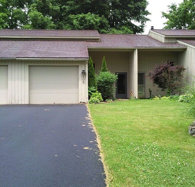 1st image of 205 Golfcrest Cir