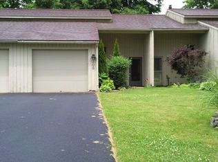 205 Golfcrest Cir, Baldwinsville, NY 13027