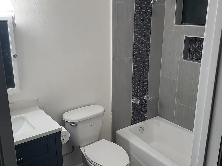 902 N Pass Ave — Photo 10