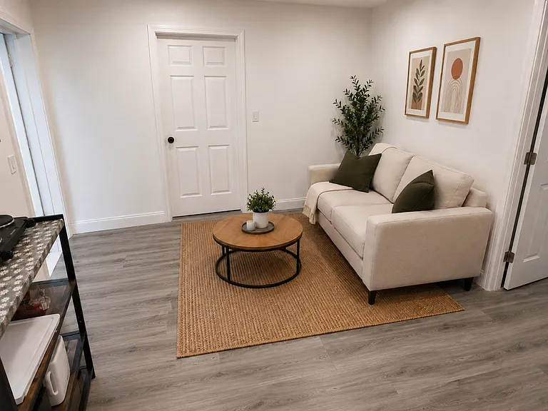 870 Francis St #1 — Photo 4