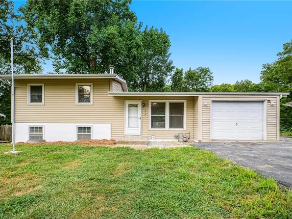 912 S Main St, Liberty, MO 64068