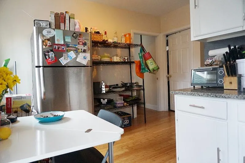 3 bed, 1200 sqft, $3,300 — Photo 2