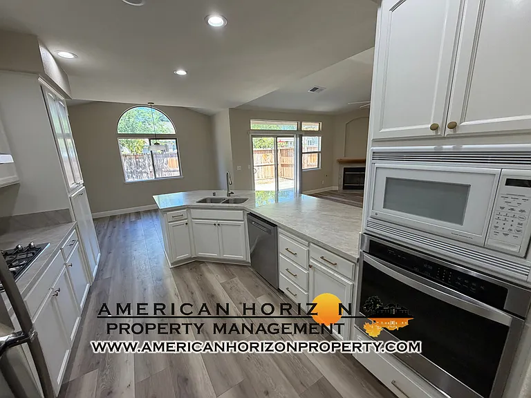 401 Cromwell Ct — Photo 6