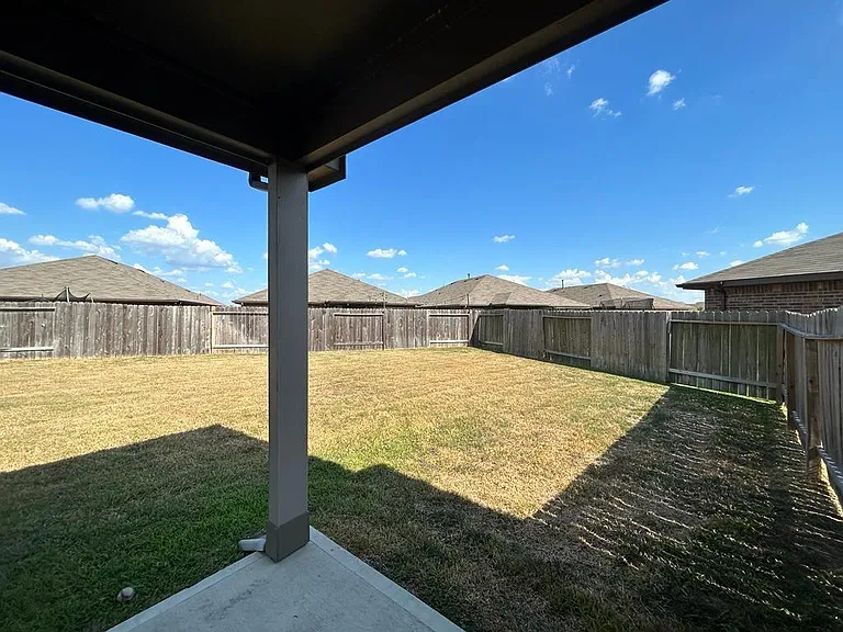 3207 Sumac Dr — Photo 23