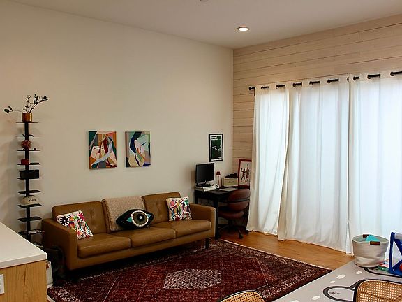 5th image of 1096 53rd St #B