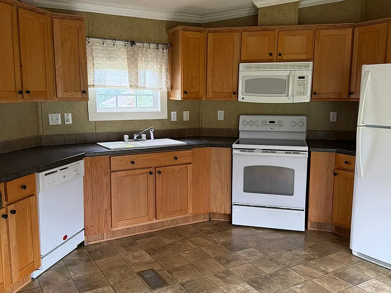 144 McCallister Rd — Photo 4
