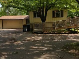 N7826 4th St, Eland, WI 54427