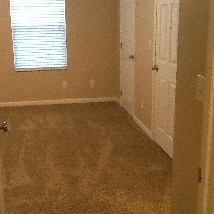 large master bedroom w/large 2-door walk-in closet & master 