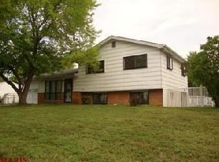 1820 Rainbow Dr, High Ridge, MO 63049