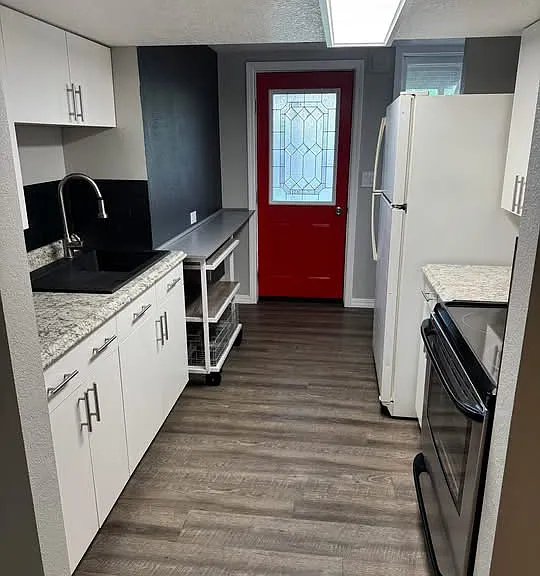 1690 Ammon St #B — Photo 4