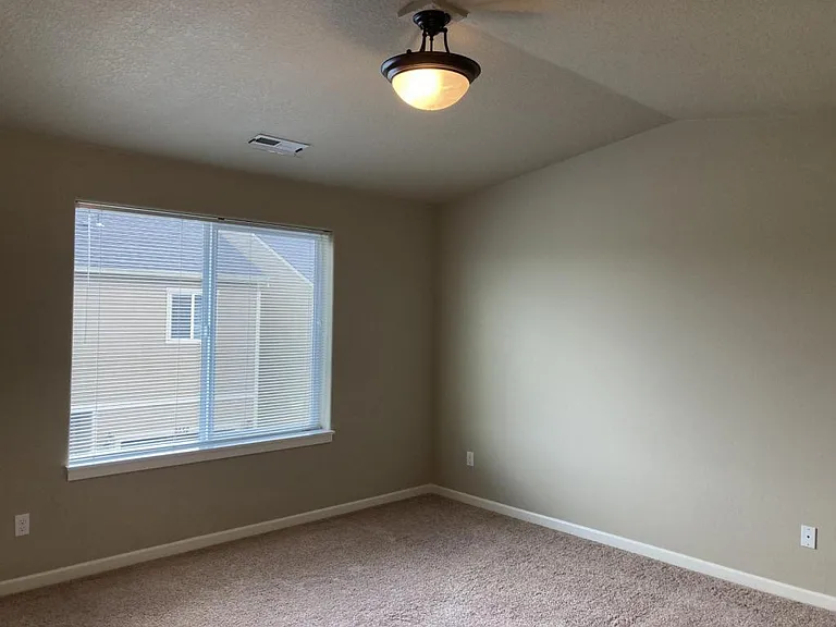 2555 Carson Loop — Photo 4