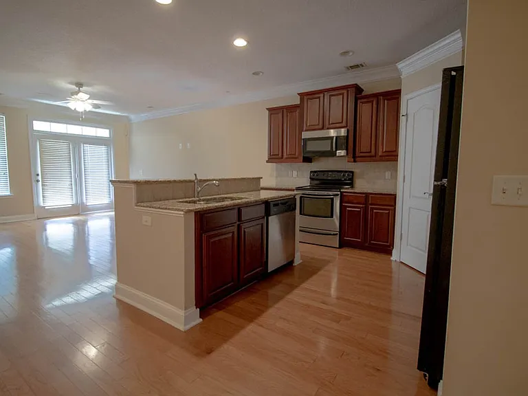 127 Ventura Pl — Photo 5