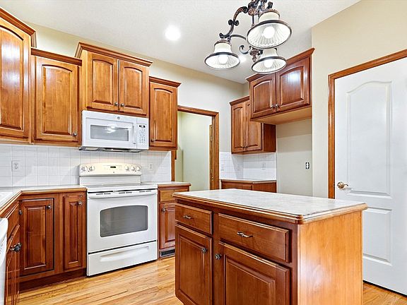 5th image of 6313 SW Monarch Ct