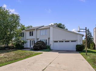 5474 Maple Leaf Ct, West Bloomfield, MI 48322