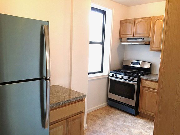3rd image of 3439 Knox Pl APT 6D