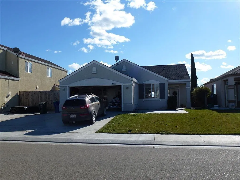 4 bed, 1617 sqft, $2,800 — Photo 1