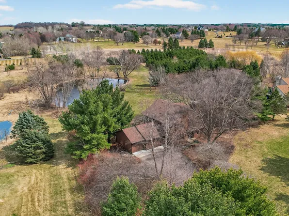 6 Pine Valley Dr, White Bear Lake, MN 55110