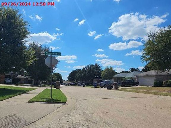 Exterior Neighborhood (street photo)