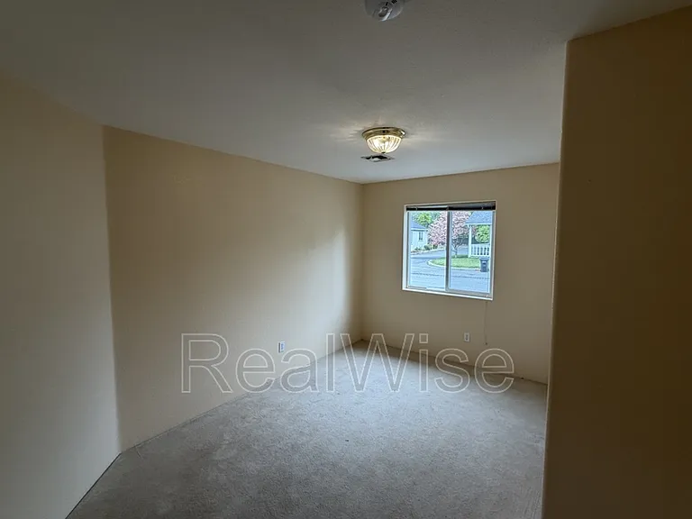 1951 SW Betty Ln — Photo 4