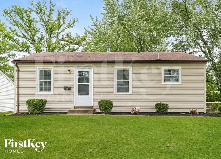 42 Mercury Dr — Photo 1