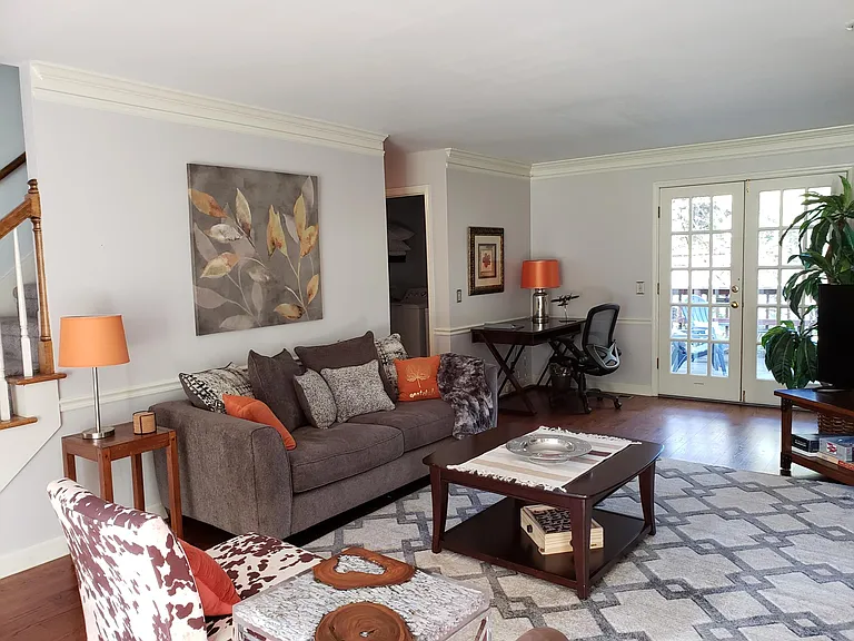 303 W Chownings Ct — Photo 3